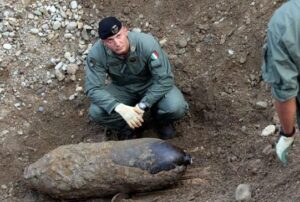 Comiso, strada e aeroporto chiusi per bomba della II Guerra mondiale VIDEO