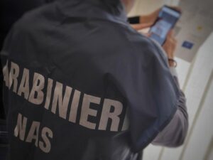 Vaccini: certificati per l'esenzione, denunciati 4 medici