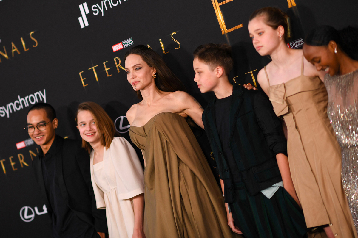 Angelina Jolie, red carpet formato famiglia insieme a tutti i suoi figli