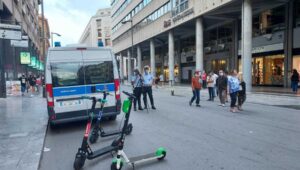 Ragazzo di 24 anni in rianimazione, caccia al monopattino pirata