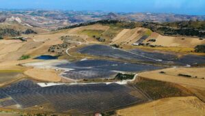 La Sicilia che preferisce i ciottoli del paleolitico ai pannelli solari