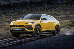 La Lamborghini Urus sull'Etna