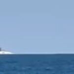 Punta Bianca, bombardamento in mare a pochi km dalle barche VIDEO