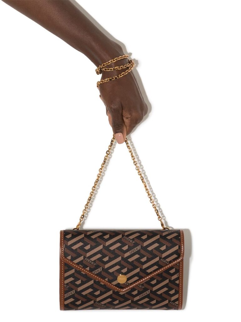 Clutch di Versace (Farfetch)