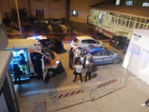 Vittoria, rumeni devastano pronto soccorso e menano gli infermieri