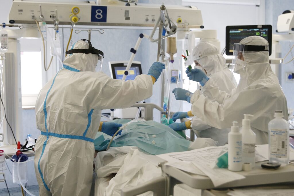 Crollano sotto i 200 i positivi Covid nel ragusano, merito del Green Pass