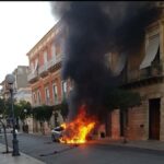 Corto circuito, va a fuoco un'auto a Vittoria