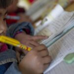 Cina chiede a genitori di non fare studiare troppo i figli