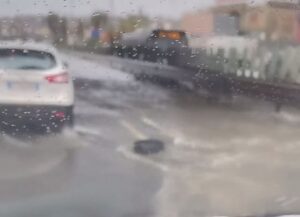 I Morti di fame impantananti: “C’è anche il salvagente a 5 euro” VIDEO