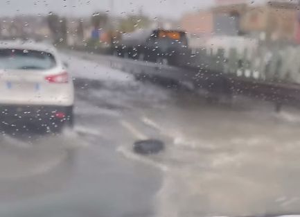 I Morti di fame impantananti: “C’è anche il salvagente a 5 euro” VIDEO