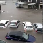 Alluvione a Catania, le auto sott'acqua in piazza Alcalà