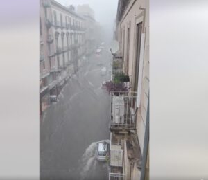 Alluvione a Catania, i VIDEO del fiume d'acqua in centro