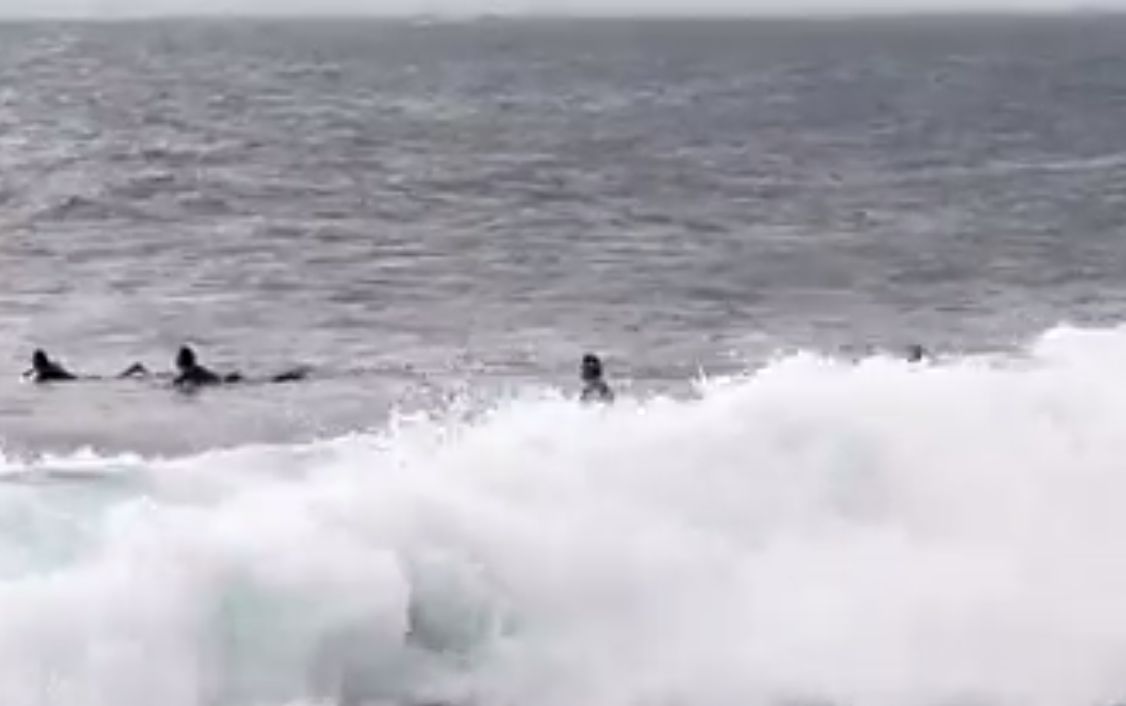I No Medicane: nel Catanese c’è chi fa surf… VIDEO