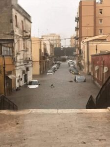 Siracusa affoga, straripa il Mortellaro VIDEO