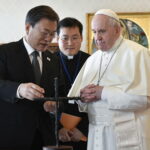 Moon chiede a papa Francesco di visitare la Corea del Nord
