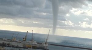 Il battesimo non ha nulla a che vedere col prossimo tornado che spazzerà l'Isola