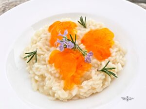 Risotto ai cachi un gustoso primo di stagione