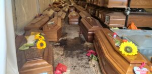 Cimitero Rotoli, l'anatema dell'arcivescovo: «Corpi violati, è inumano»