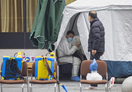 Covid: Pechino cancella metà  dei voli, stretta ai viaggi
