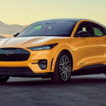 Mustang Mach-E GT, color Cyber Orange