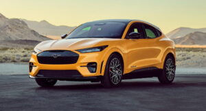 Mustang Mach-E GT, color Cyber Orange