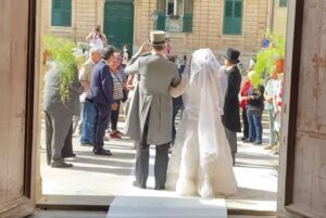 Scene da un matrimonio a Ragusa Ibla, il set con comparse americane VIDEO