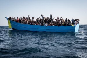 Sea Eye 4 con 800 migranti al largo di Ragusa FOTO | VIDEO