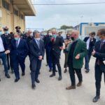 Scalfarotto visita l’hotspot: «Pozzallo porta dell’Ue»