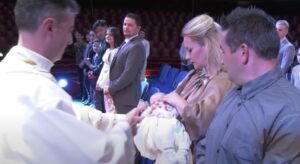 Modica, battesimo al circo per neonato della famiglia Orfei