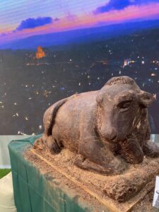 Leocata Mangimi porta una frisona di cioccolato di Modica a Brescia