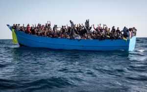 Migranti: Sea Eye con 800 arriva a Trapani