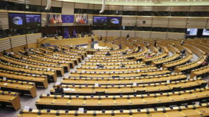Tribunale Ue sospende obbligo uso Green pass al Pe