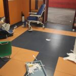 Donna muore d'infarto, familiari distruggono il pronto soccorso FOTO