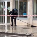 Borsa sospetta davanti alla banca: l'operazione degli artificieri VIDEO