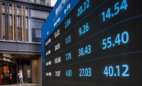 Borsa: Shanghai apre a -0,23%, Shenzhen a -0,30%