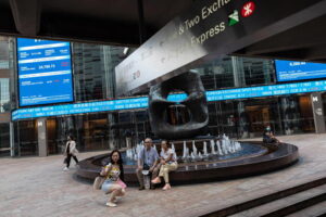 Borsa: Hong Kong apre a -0,10%, Evergrande a +0,43%