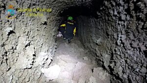 Giallo sull'Etna, da mezzo secolo c'era uno scheletro nella grotta VIDEO