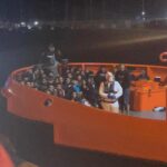 Pozzallo, sbarcati 430 naufraghi: 13 sono minori, portati in palestra
