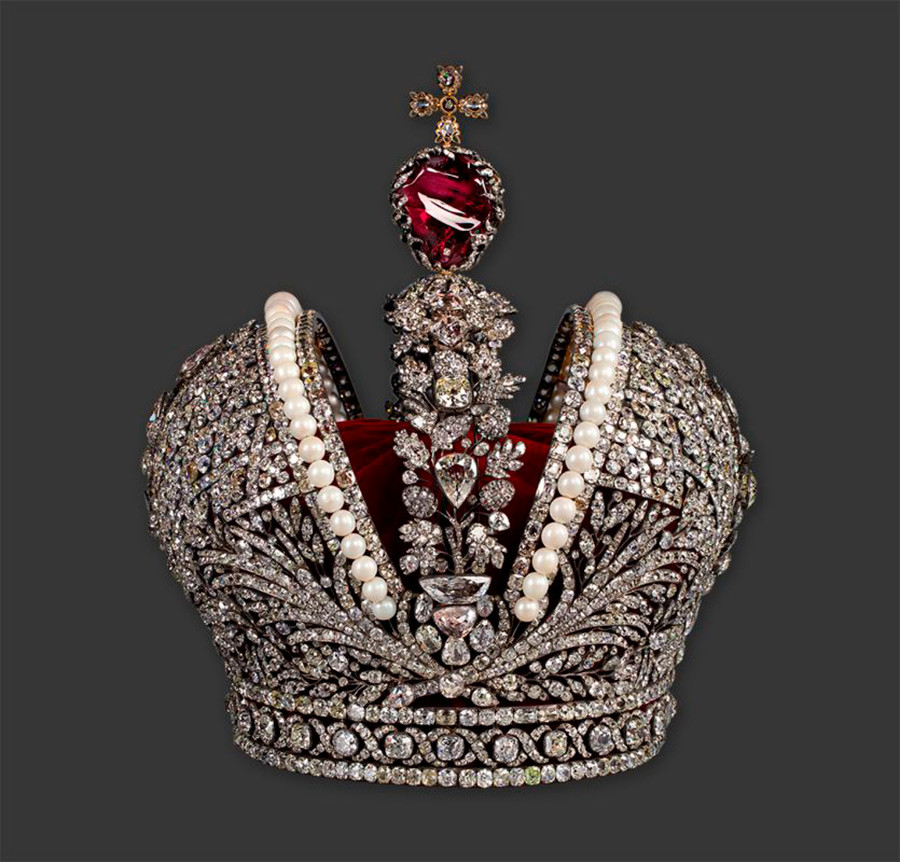 Romanov: zaffiri e diamanti venduti all’asta per 885mila dollari