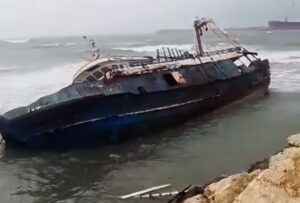 Pozzallo, il peschereccio del salvataggio alla deriva VIDEO