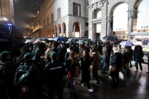 Green pass: tre arresti e 91 identificati a Milano
