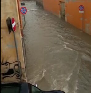 Maltempo: bomba d'acqua in Sardegna allerta passa ad arancione