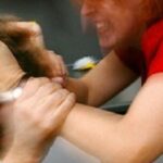 Pugni in testa al marito, l'uomo in ospedale per emorragia