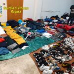 Abiti e scarpe falsificate alla fiera di San Martino a Vittoria
