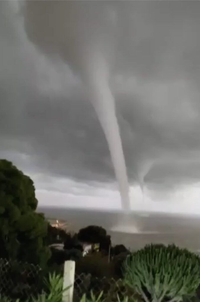Trombe d'aria e trombe marine, LIcata circandata dai tornado
