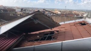 Comiso, tetto sventrato dal tornado FOTO VIDEO