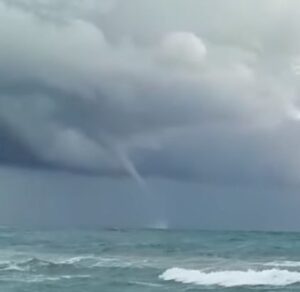 Tromba marina a Sampieri VIDEO