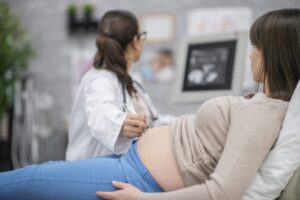 Donna in gravidanza operata in laparoscopia da sveglia