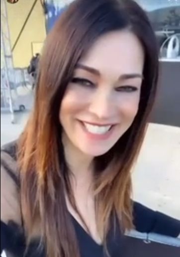 Manuela Arcuri tifa per il folle Carapezza: «Mi piacciono i matti» VIDEO