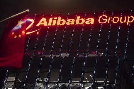 Borsa: Hong Kong apre a -1,52%, Alibaba affonda a -10,26%
